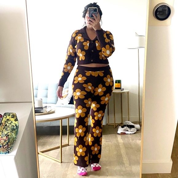 *24 FRIDAY SALE* Living The Life Brown Daisy Print Knit Crop Set - Picture 6 of 9